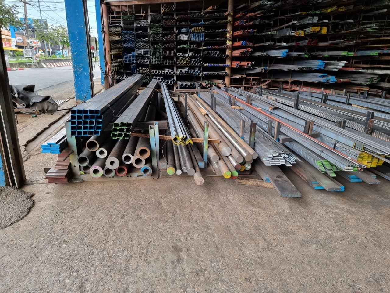 ภายในร้านเหล็กใต้ สต็อกเหล็กรูปพรรณครบทุกประเภท หาดใหญ่